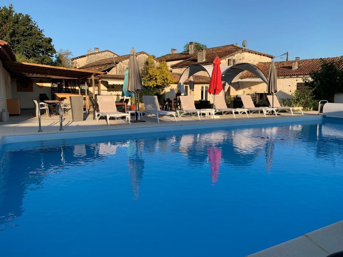 Blanzaguet-Saint-Cybard Le Jardin Des Hirondelles Bed & Breakfast エクステリア 写真