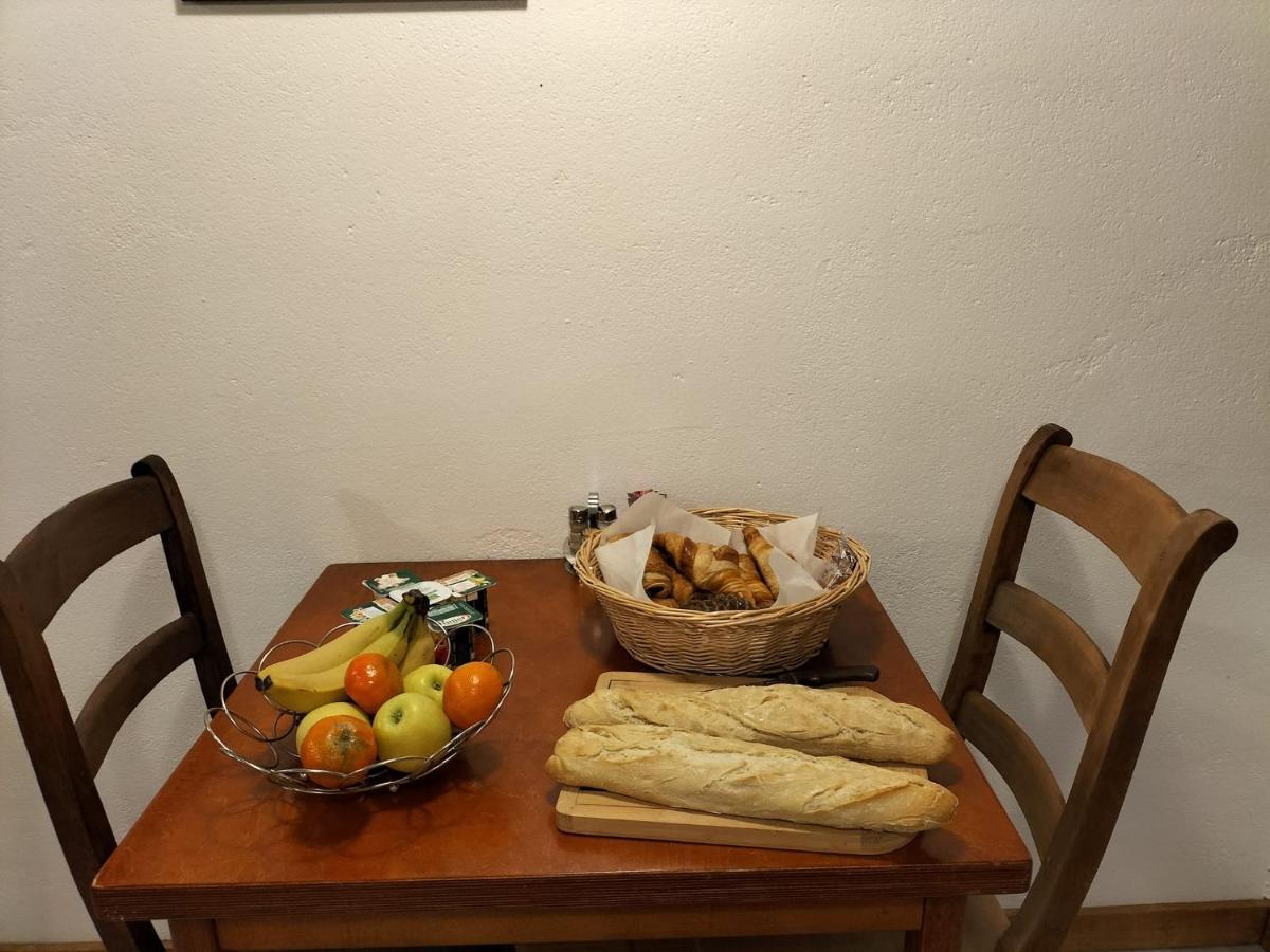 Blanzaguet-Saint-Cybard Le Jardin Des Hirondelles Bed & Breakfast エクステリア 写真