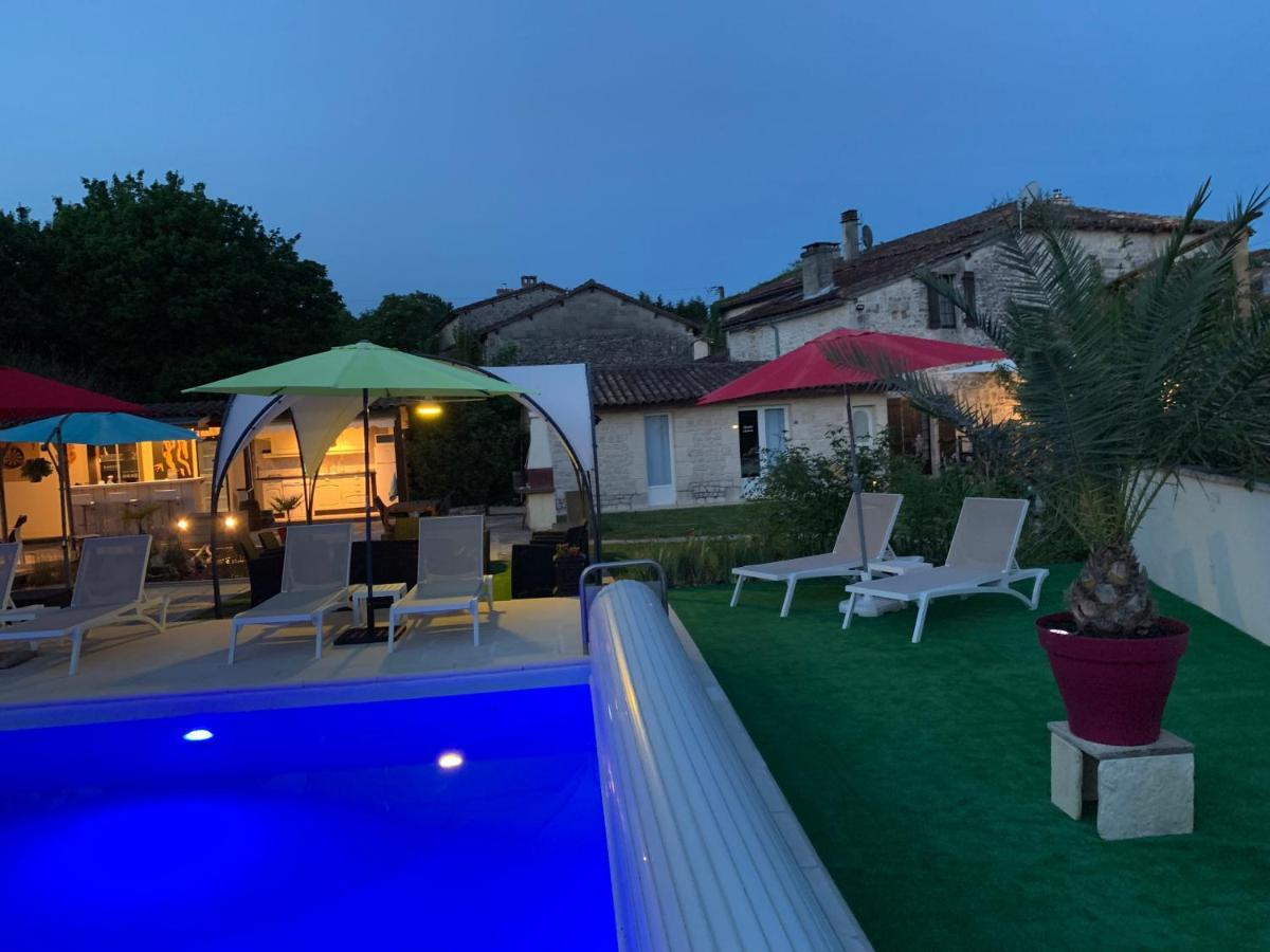 Blanzaguet-Saint-Cybard Le Jardin Des Hirondelles Bed & Breakfast エクステリア 写真